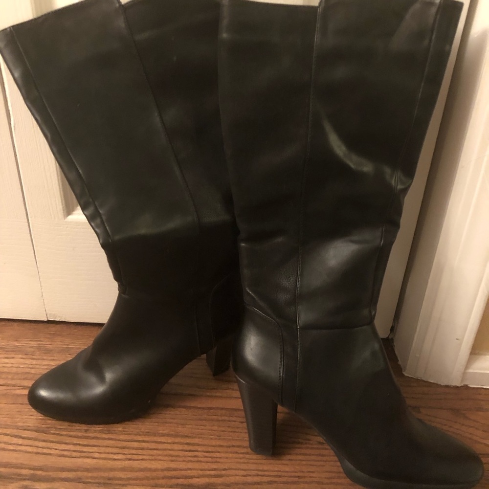Black heel boots